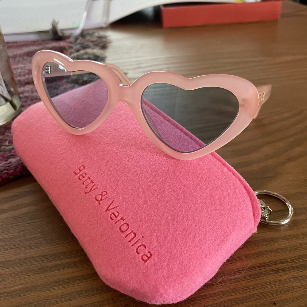 NWOT pink blue-tinted Betty and Veronica heart sunglasses
